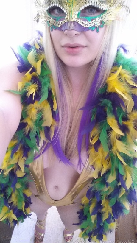Amateur chick Danielle takes candid selfshots with and without clothes on