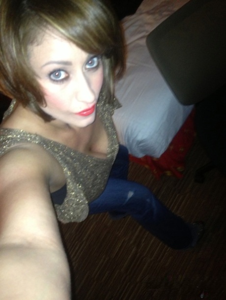 Short haired chick Eva Notty bares her giant tits during selfshot action