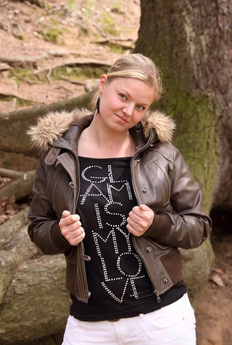 Chubby blonde sets her big natural boobs and butt free while in the woods