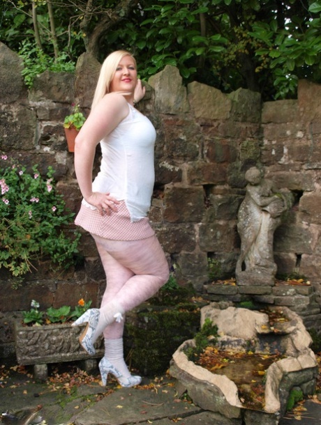 Blonde BBW Samantha unveils her tits and snatch while in a garden