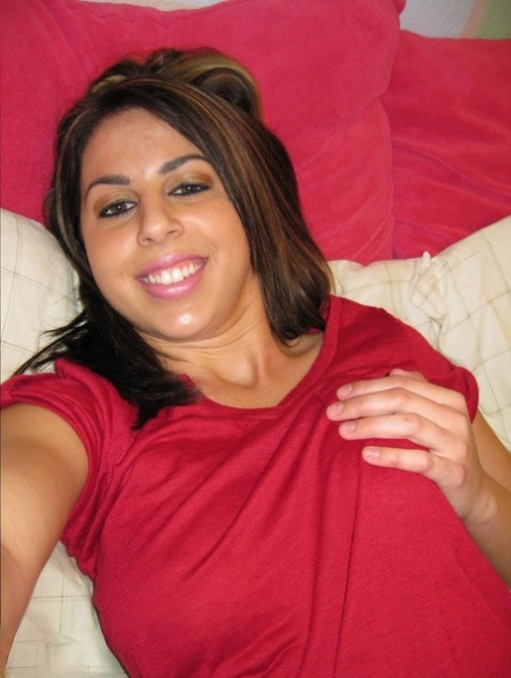 Pretty teen Heavenly Smut takes self shots on a bed in a teasing manner