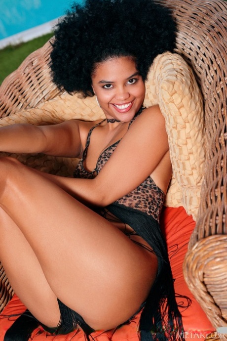 Brazilian beauty Selva Lapiedra gets totally naked on backyard furniture