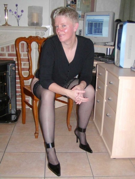 Older blonde Tiffany Pearl poses in the nude and with her clothes on too