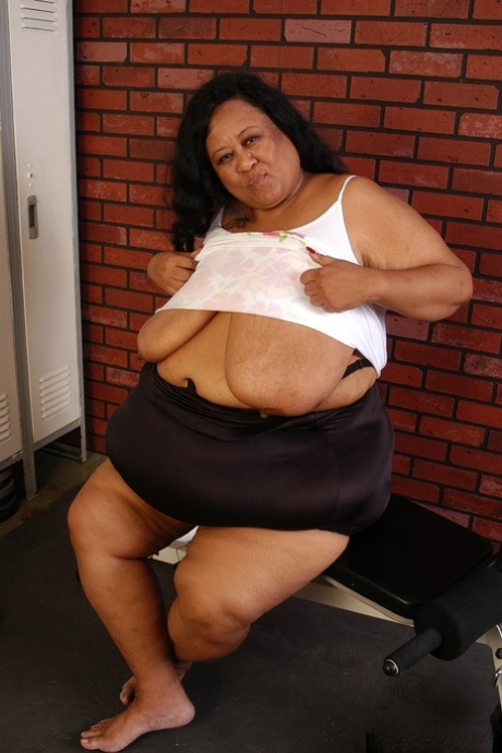 Obese older lady Debrina unleashing massive saggy boobs for nipple licking
