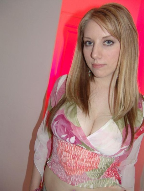 Sexy babe Colleen shows her body before she sucks cock and eats cum