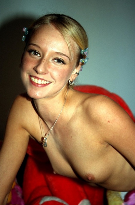 Club Seventeen performed by Lesley D Hot Gallery