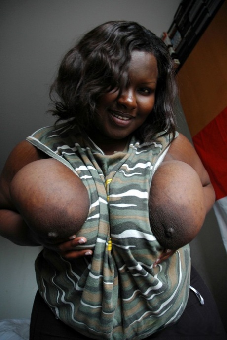 Fat black woman Mariana Kodjo showing off her extra-large natural tits