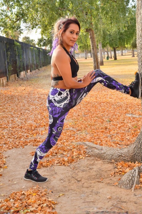 Amateur MILF Mia unveils her small tits & plays in fallen leaves in yoga pants