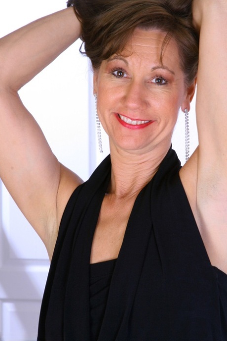 Mature lady Alle strips & exposes her saggy tits and hairy beaver