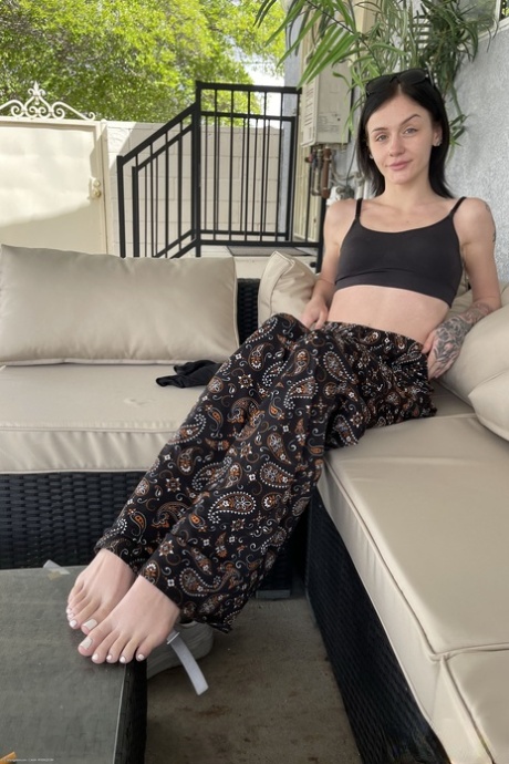 Sweet teen amateur Rosalyn Sphinx flaunts her feet and hot holes up close