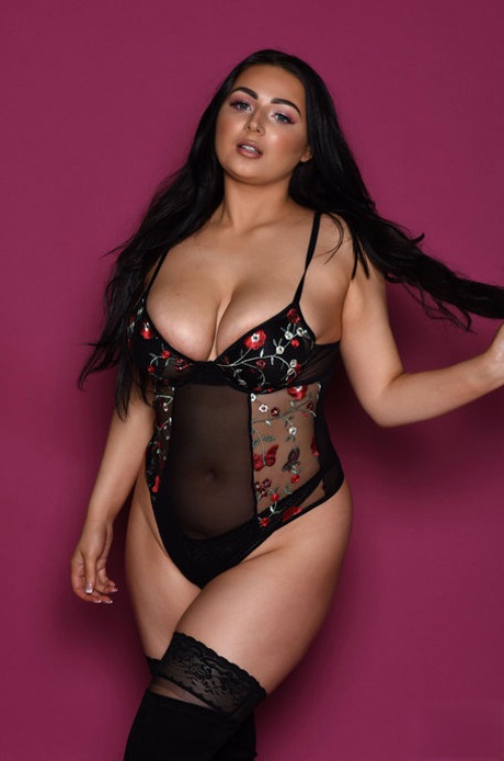 Chubby babe Foxy Lucina exposes her fabulous juggs while posing in stockings