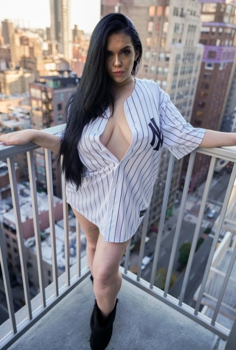 Curvy bombshell Ryan Smiles shows off her big ass and her trimmed pussy