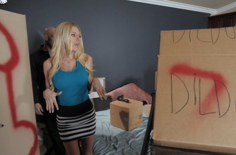 Dirty pornstar with big tits Riley Evans gets finger fucked & dicked roughly